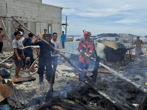 Gudang Nelayan di Pulau Panggang Terbakar, Diduga Akibat Bocah Bakar Kayu Gudang Nelayan di Pulau Panggang Terbakar, Diduga Akibat Bocah Bakar Kayu