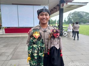 Melihat Cara Bripka Reza Sampaikan Pesan Kamtibmas Lewat Wayang Melihat Cara Bripka Reza Sampaikan Pesan Kamtibmas Lewat Wayang