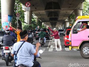 Potret U-Turn Antasari Kembali Dibuka Usai Diprotes Warga Potret U-Turn Antasari Kembali Dibuka Usai Diprotes Warga