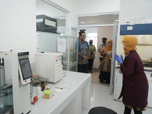 Momen Gubernur Yogyakarta Hadiri Peresmian Gedung Laboraturium Terpadu