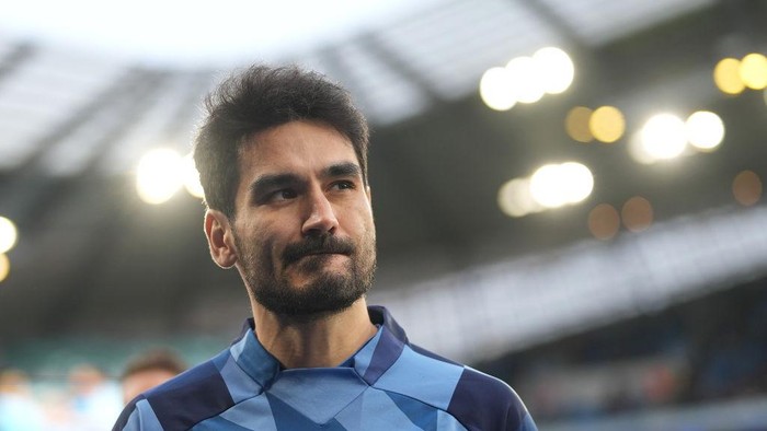 MANCHESTER, ENGLAND - MARCH 18: Ilkay Guendogan of Manchester City looks on during warm up prior to the Emirates FA Cup Quarter Final match between Manchester City and Burnley at Etihad Stadium on March 18, 2023 in Manchester, England. (Photo by Tom Flathers/Manchester City FC via Getty Images)