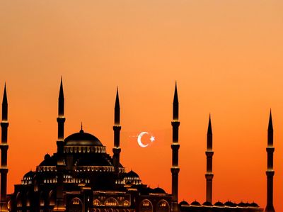 Indahnya Masjid di Turki Saat Terbalut Senja