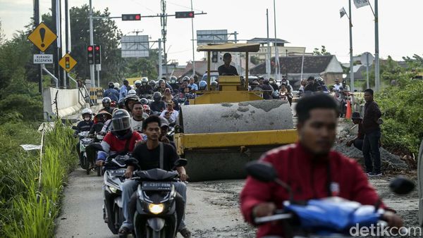 Jalan Rusak di Akses Tol Gabus Diperbaiki