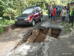 Jembatan di Mamasa Jebol, Akses Lalu Lintas Terhambat