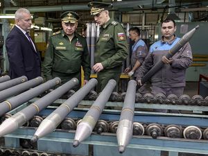 Korsel: Pabrik Senjata Korut Beroperasi Penuh untuk Pasok Rusia