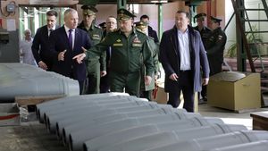 Melihat Pabrik Roket dan Peluru Artileri Rusia