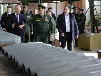 Melihat Pabrik Roket dan Peluru Artileri Rusia