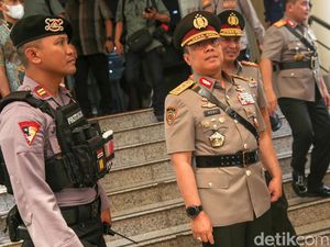 Momen Kapolri Lantik 6 Pejabat Utama Mabes Polri