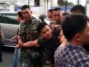 Anggota TNI di Medan Piting-Tarik Paksa Mahasiswa, Kodam Beri Penjelasan Anggota TNI di Medan Piting-Tarik Paksa Mahasiswa, Kodam Beri Penjelasan