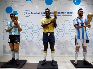 Paus Fransiskus soal GOAT: Messi atau Maradona? Ada Pele Juga Paus Fransiskus soal GOAT: Messi atau Maradona? Ada Pele Juga