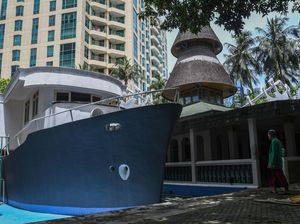 Potret Masjid Unik Berbentuk Perahu yang Ada di Kawasan Tebet