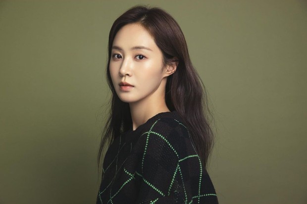 Potret Yuri Girls' Generation dalam foto profil terbaru