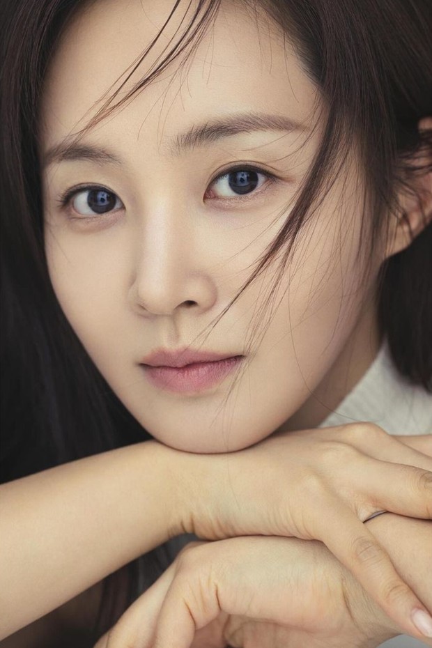 Potret Yuri Girls Generation dalam foto profil terbaru