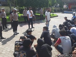 Bawa Sarung Digulung-Diisi Klaker Motor, 26 Remaja Blitar Diamankan