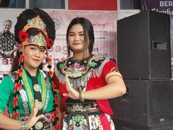 Dukung Kesenian Lokal, Srikandi Ganjar Tampilkan Tari Topeng di Cirebon