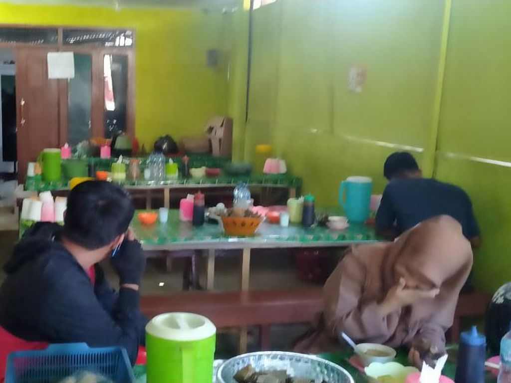 Satpol PP Sinjai Razia Warung Coto Nekat Buka saat Siang Hari di Ramadan Satpol PP Sinjai Razia Warung Coto Nekat Buka saat Siang Hari di Ramadan