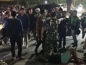 Serang Warga Pakai Batu, Anggota Geng Motor di Medan Dihajar Warga Serang Warga Pakai Batu, Anggota Geng Motor di Medan Dihajar Warga