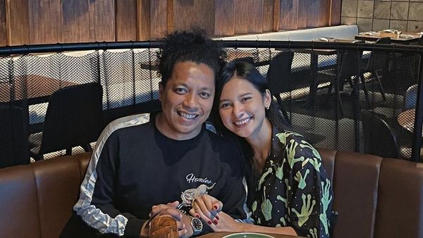 Seru! Ini Momen Indah Permatasari Makan Bareng Suami dan Jajan di Pasar