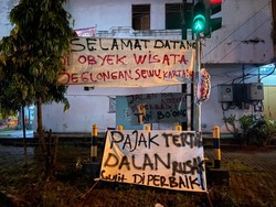 Protes Jalan Rusak di Kartasura: Ada Wisata Jeglongan Sewu-Boneka Pocong