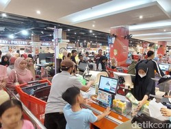 Kabar Baik, Ada Midnight Sale di Gerai Transmart Padang