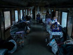 Suasana Kereta Darurat Saat Evakuasi Korban Perang di Ukraina