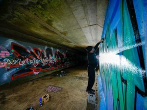 Terowongan di Inggris Ini Jadi Kanvas untuk Seniman Jalanan