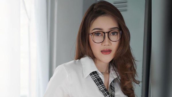 5 Pesona Veni Nur yang Lagi Kasmaran Punya Pacar Baru