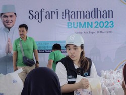 Gelar Safari Ramadan, WIKA Bagikan Sembako Murah ke Warga di Bogor