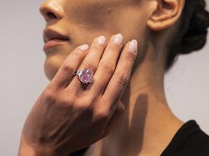 Wujud Berlian Langka Eternal Pink yang Bakal Dilelang Rp 500 Miliar