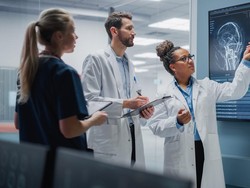 Seriously? Bahasa Indonesia Tak Lagi Jadi Syarat Dokter Asing Praktik di RI