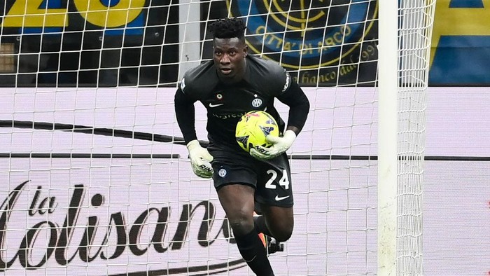 MILAN, ITALY - MARCH 19: Andre Onana of FC Internazionale in action during the Serie A match between FC Internazionale and Juventus at Stadio Giuseppe Meazza on March 19, 2023 in Milan, Italy. (Photo by Stefano Guidi/Getty Images)
