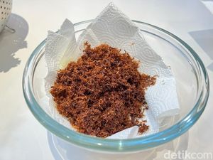 Cara Membuat Serundeng Kelapa yang Renyahnya Tahan Lama, Cocok Jadi Teman Makan