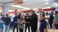 Momen CT Blusukan Cek Ajang Transmart Midnight Sale