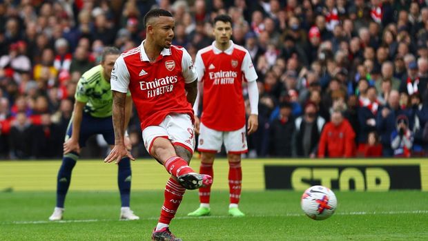 Soccer Football - Premier League - Arsenal v Leeds United - Emirates Stadium, London, Britain - April 1, 2023  Arsenal's Gabriel Jesus scores their first goal from the penalty spot Action Images via Reuters/Matthew Childs EDITORIAL USE ONLY. No use with unauthorized audio, video, data, fixture lists, club/league logos or 'live' services. Online in-match use limited to 75 images, no video emulation. No use in betting, games or single club /league/player publications.  Please contact your account representative for further details.