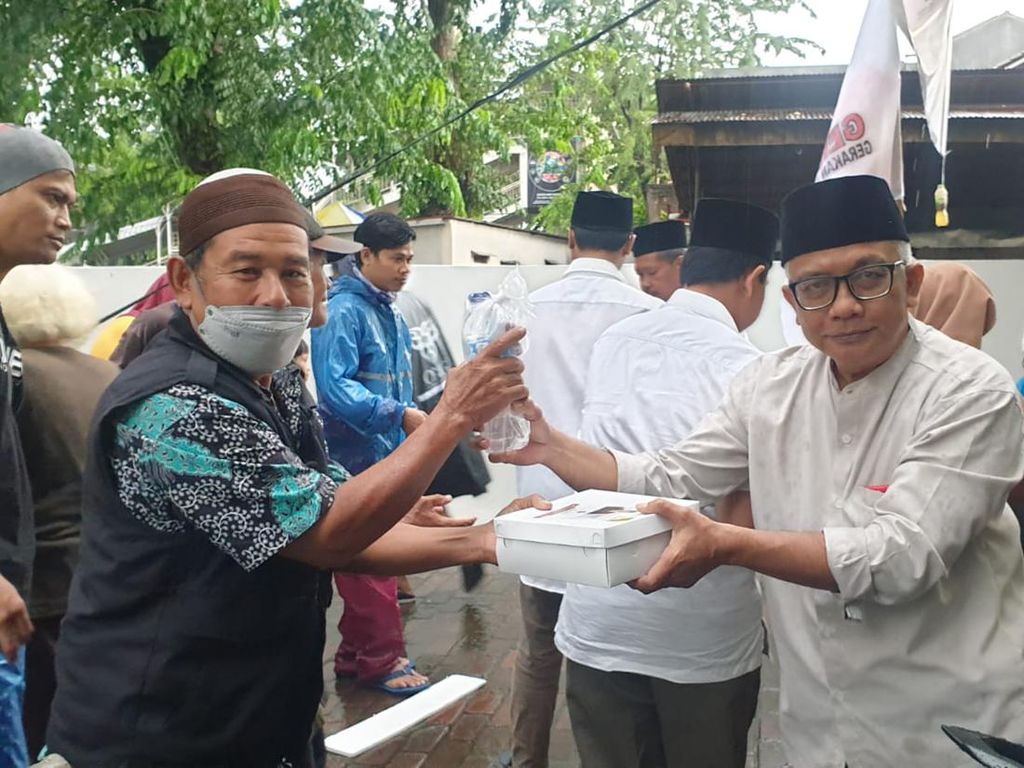 Laksanakan Amanat Prabowo, Gemira Bagi-bagi Takjil Selama Ramadan Laksanakan Amanat Prabowo, Gemira Bagi-bagi Takjil Selama Ramadan