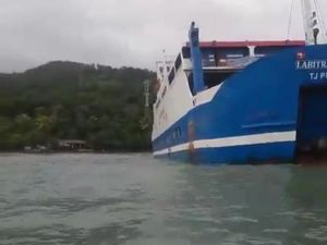 Kapal Feri Mabuhay Tabrak KMP Labitra hingga Kandas di Laut Merak Kapal Feri Mabuhay Tabrak KMP Labitra hingga Kandas di Laut Merak