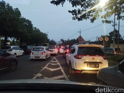 Kemacetan Terjadi di Sekitar Masjid Al Akbar Surabaya