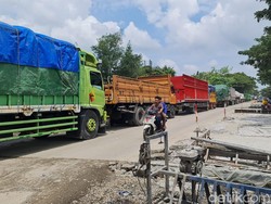 Pantura Pati-Rembang Macet Parah Siang Ini, Antrean Mengular hingga 20 Km!