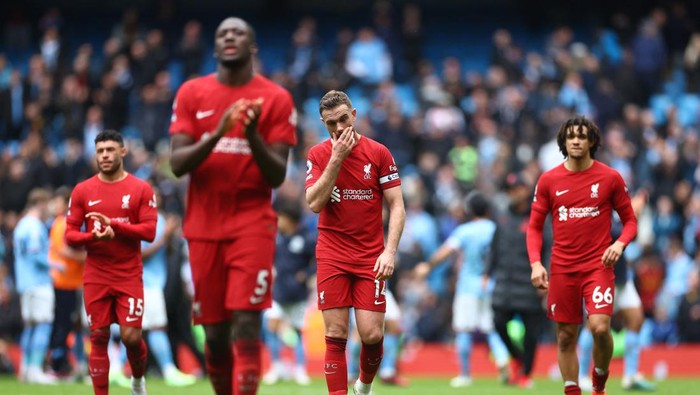Soccer Football - Premier League - Manchester City v Liverpool - Etihad Stadium, Manchester, Britain - April 1, 2023  Liverpools Trent Alexander-Arnold and Jordan Henderson look dejected after the match REUTERS/Carl Recine EDITORIAL USE ONLY. No use with unauthorized audio, video, data, fixture lists, club/league logos or live services. Online in-match use limited to 75 images, no video emulation. No use in betting, games or single club /league/player publications.  Please contact your account representative for further details.