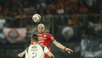 Pada menit ke-72, Persija menggandakan skor lewat Michael Krmencik. Umpan Riko ke kotak penalti ditanduk Krmencik dengan kepala dan bola tak kuasa dihalau Reky Rahayu.