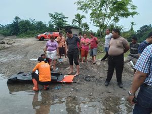 Mayat Wanita Tanpa Celana-Kepala Terluka Ditemukan di Sungai Deli Serdang Mayat Wanita Tanpa Celana-Kepala Terluka Ditemukan di Sungai Deli Serdang