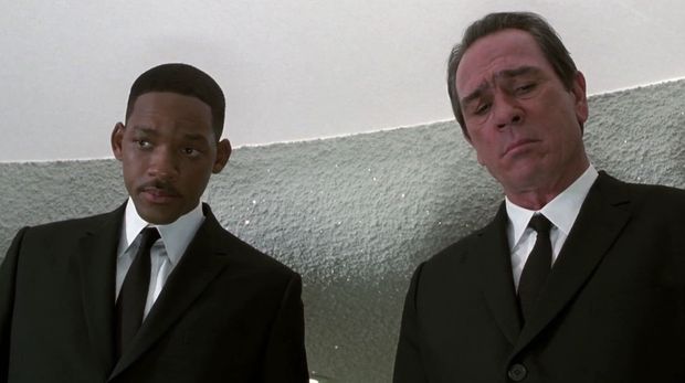 Men in Black II (2002) is the sequel to Men in Black (1997) and the second saga of the Men in Black franchise.  The film is still being directed by Barry Sonnenfeld.