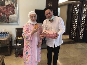 Gaya Seru Nassar Kulineran hingga Punya Usaha Donat yang Unik Gaya Seru Nassar Kulineran hingga Punya Usaha Donat yang Unik