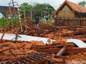 Pendapa Rumah Makan di Klaten Ambruk, 4 Pekerja Luka