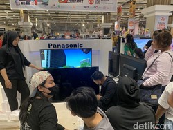 Warga Medan Serbu Ramadan Midnight Sale Transmart, TV Paling Diminati