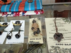 Bisnis Perhiasan Biji Gewang, Pasutri Untung Rp 30 Juta Sebulan