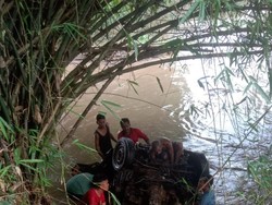 Banjir Bandang di Bima, Pikap-Sapi Hanyut