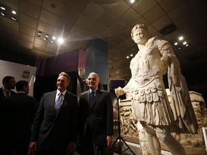 Potret Patung Kaisar Romawi & 11 Benda Purbakala Dikembalikan AS ke Turki Potret Patung Kaisar Romawi & 11 Benda Purbakala Dikembalikan AS ke Turki