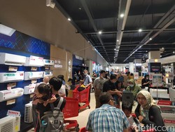 Banjir Promo Midnight Sale, Rice Cooker-TV LED di Transmart Central Park Diburu