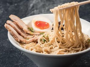 Slurrp! 5 Ramen Viral yang Hangat Nikmat Ini Cocok Buat Menu Bukber Slurrp! 5 Ramen Viral yang Hangat Nikmat Ini Cocok Buat Menu Bukber